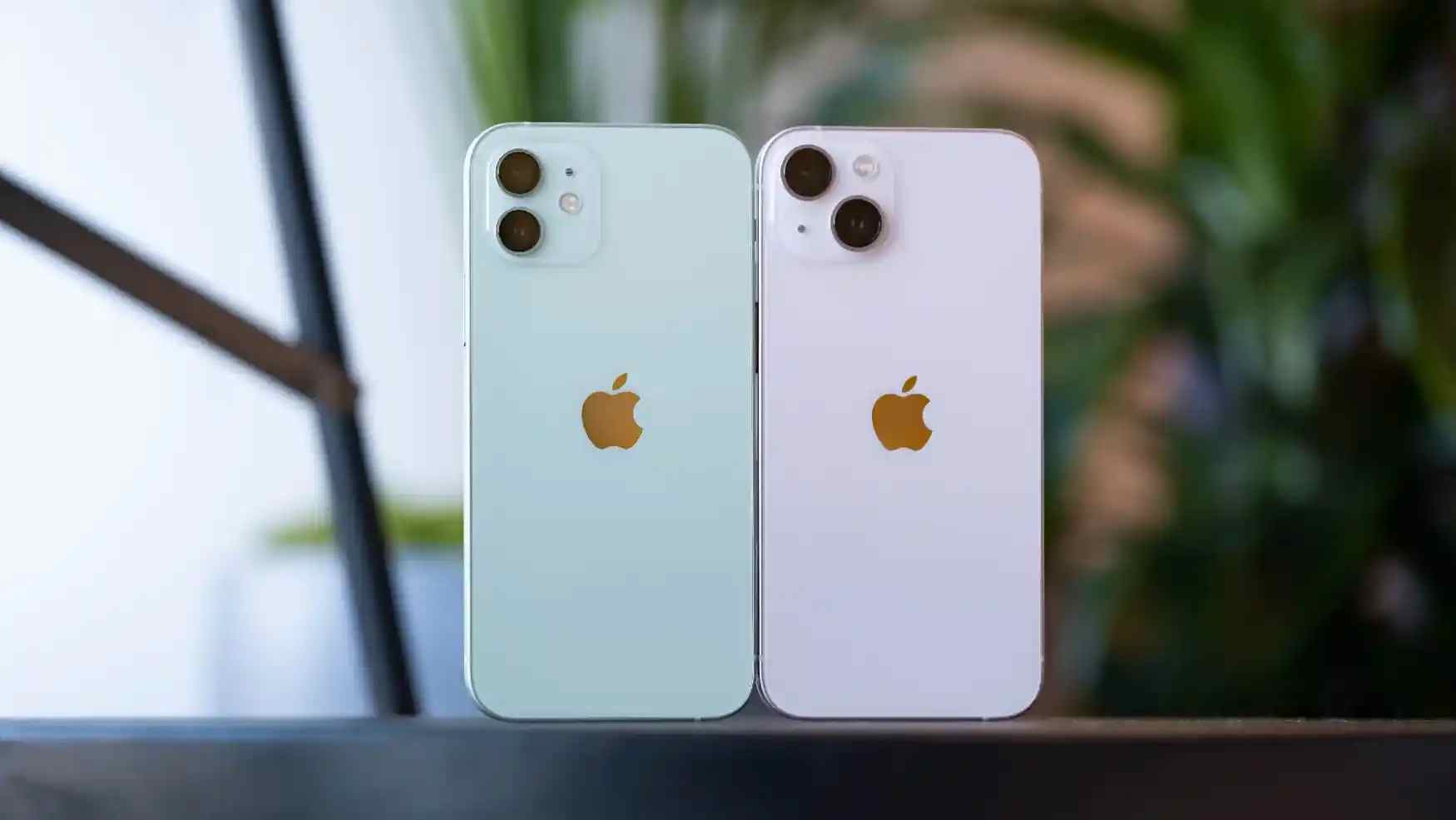 iphone 15 next to iphone 12 mini