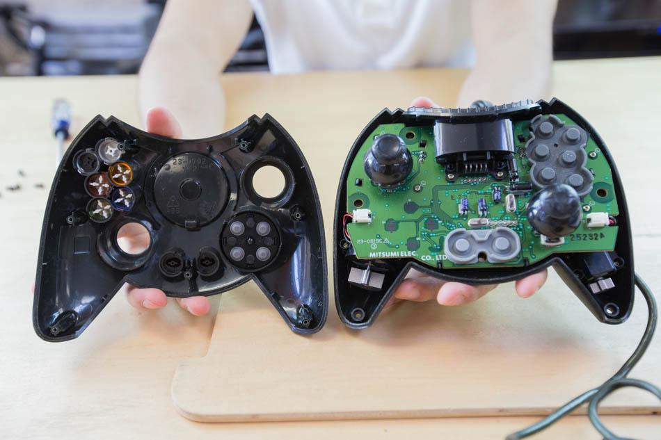 how to take an xbox one controller apart